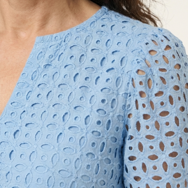 בריאלה | שמלת מידי עם צווארון V ושרוולים קצרים