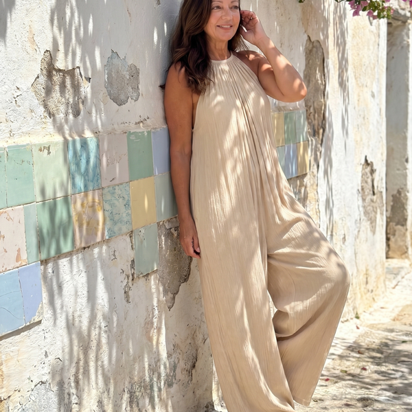 סילברה | ג'אמפשוט עם צווארון הולטר ורגליים רחבות